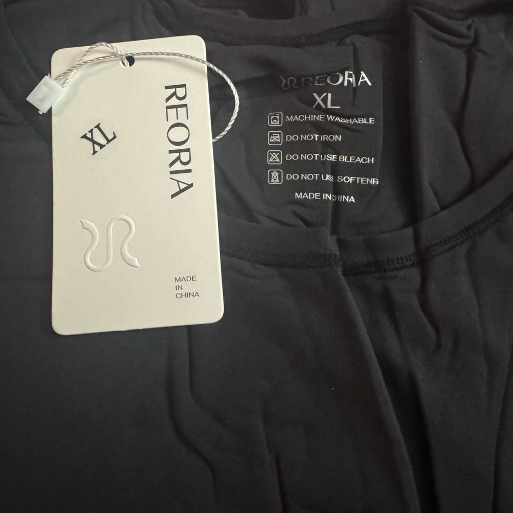 ReoRia Classic Black Tee